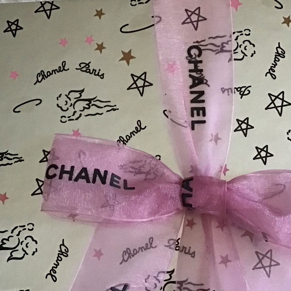 Vintage Chanel Paris Empty Gift Box with Signature Ribbon - Angels and Planets - Picture 12 of 13
